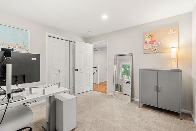 21 Foxglove Court, Nashua, NH 03062