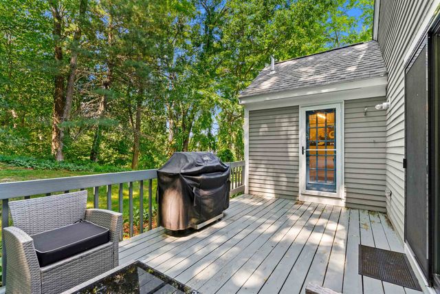 21 Foxglove Court, Nashua, NH 03062