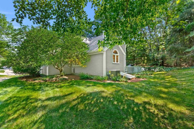 21 Foxglove Court, Nashua, NH 03062