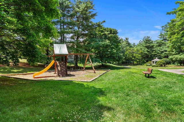 21 Foxglove Court, Nashua, NH 03062