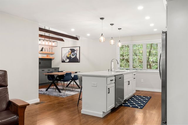 21 Foxglove Court, Nashua, NH 03062