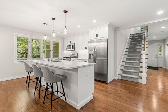 21 Foxglove Court, Nashua, NH 03062