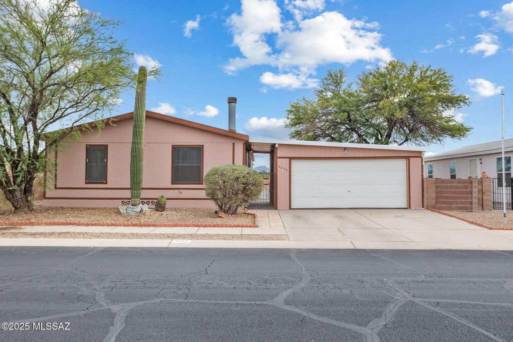 6242 E Ship Rock Drive, Tucson, AZ 85756