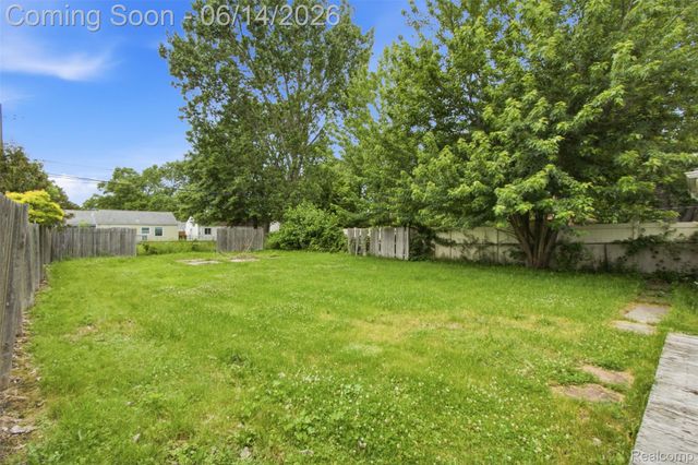 26295 Kathy Street, Roseville, MI 48066
