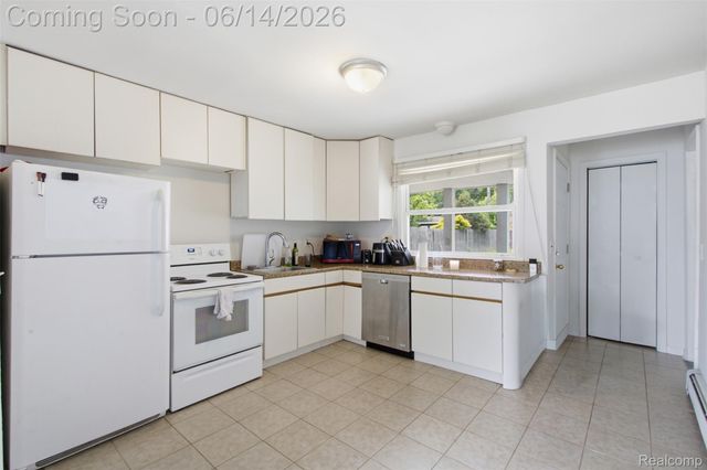 26295 Kathy Street, Roseville, MI 48066