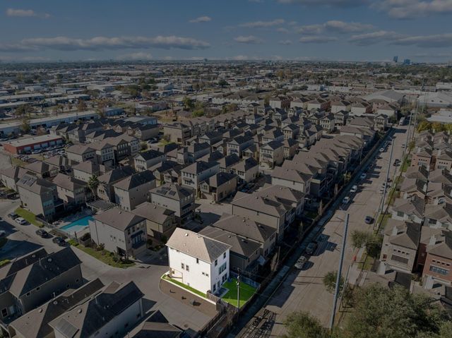 8604 Hollyoaks Creek Lane, Houston, TX 77063