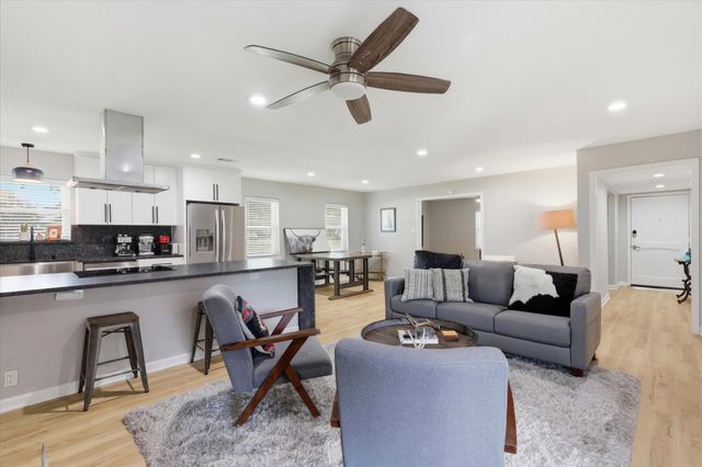 10941 Beauty Lane, Dallas, TX 75229