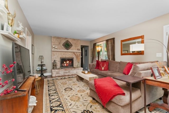 1305 Dancer Court, Libertyville, IL 60048