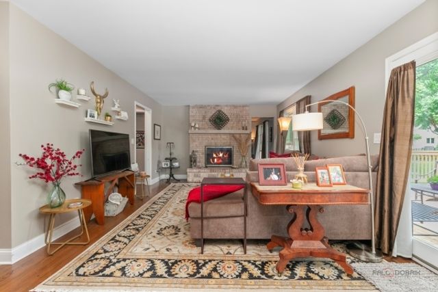 1305 Dancer Court, Libertyville, IL 60048