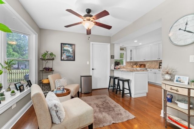 1305 Dancer Court, Libertyville, IL 60048