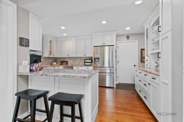 1305 Dancer Court, Libertyville, IL 60048