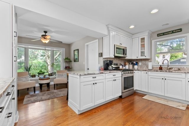 1305 Dancer Court, Libertyville, IL 60048
