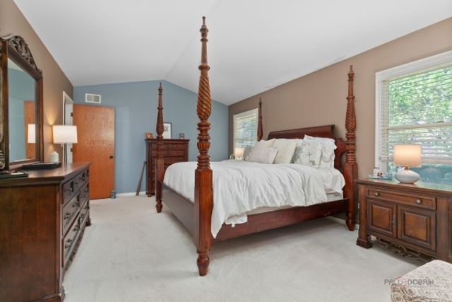 1305 Dancer Court, Libertyville, IL 60048