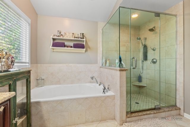 1305 Dancer Court, Libertyville, IL 60048