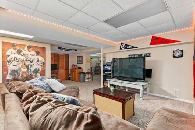 1305 Dancer Court, Libertyville, IL 60048