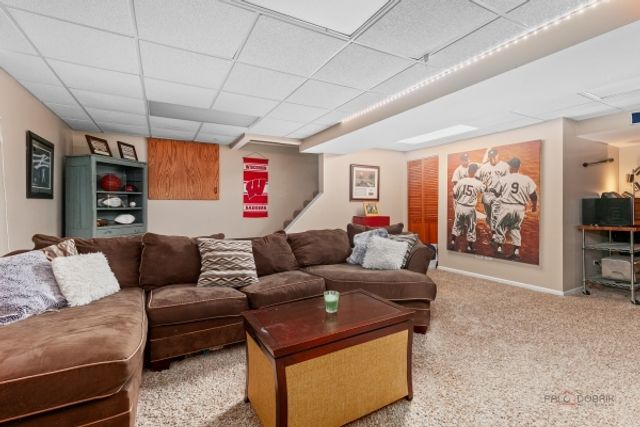 1305 Dancer Court, Libertyville, IL 60048