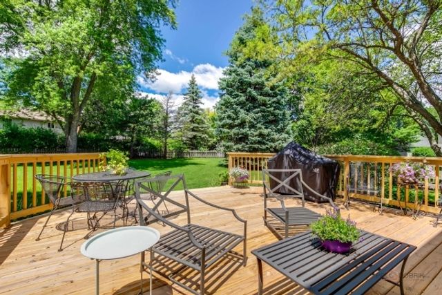 1305 Dancer Court, Libertyville, IL 60048