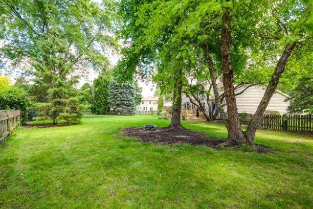 1305 Dancer Court, Libertyville, IL 60048