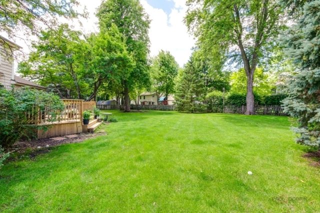 1305 Dancer Court, Libertyville, IL 60048