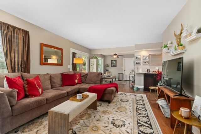 1305 Dancer Court, Libertyville, IL 60048