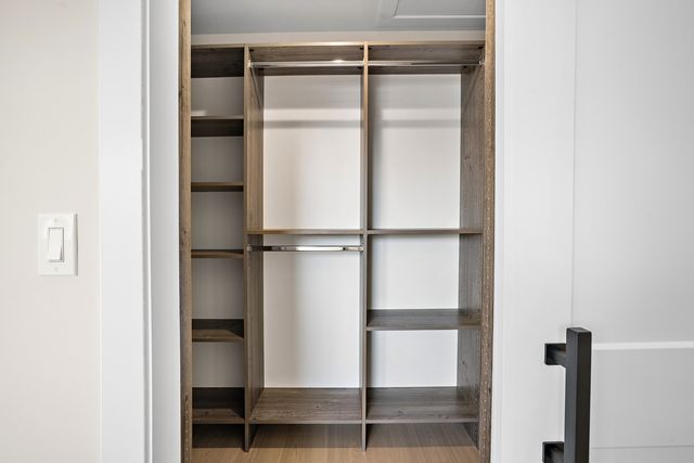 5700 W Grace Street, Chicago, IL 60634