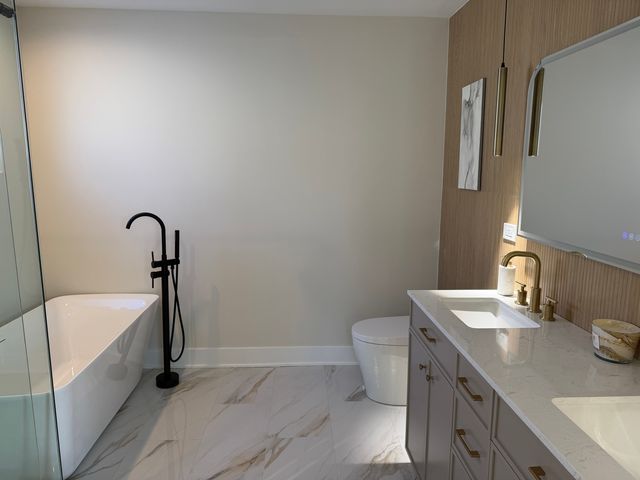 5700 W Grace Street, Chicago, IL 60634