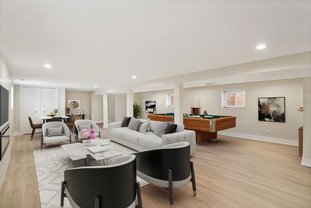 5700 W Grace Street, Chicago, IL 60634