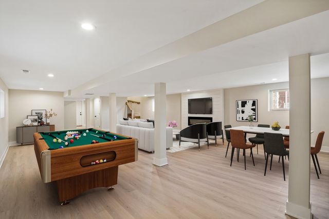 5700 W Grace Street, Chicago, IL 60634