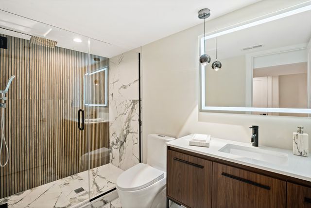 5700 W Grace Street, Chicago, IL 60634