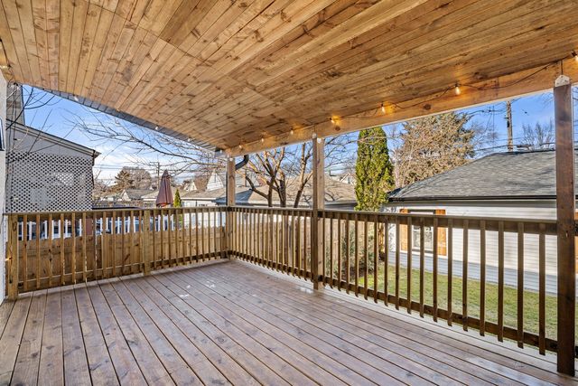 5700 W Grace Street, Chicago, IL 60634