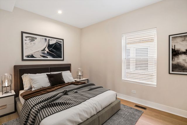 5700 W Grace Street, Chicago, IL 60634