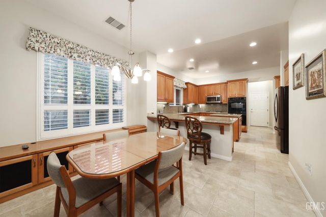 10308 Dutch Iris Drive, Bakersfield, CA 93311