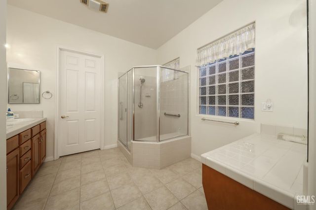 10308 Dutch Iris Drive, Bakersfield, CA 93311