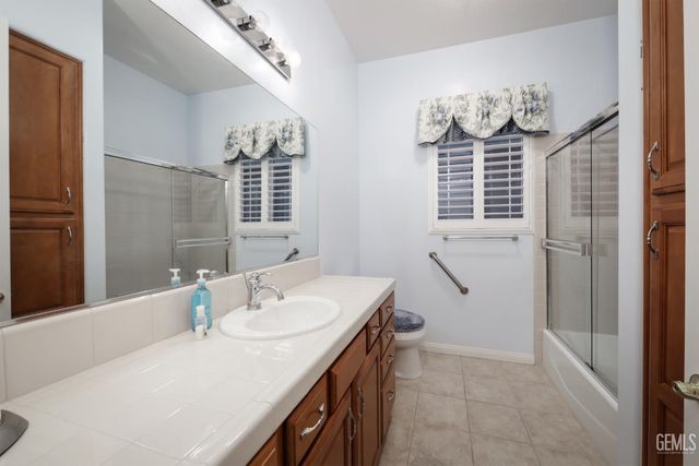 10308 Dutch Iris Drive, Bakersfield, CA 93311