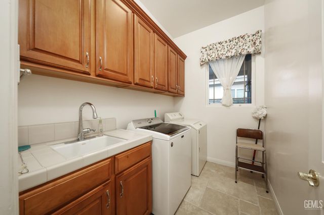 10308 Dutch Iris Drive, Bakersfield, CA 93311