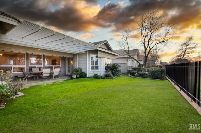 10308 Dutch Iris Drive, Bakersfield, CA 93311