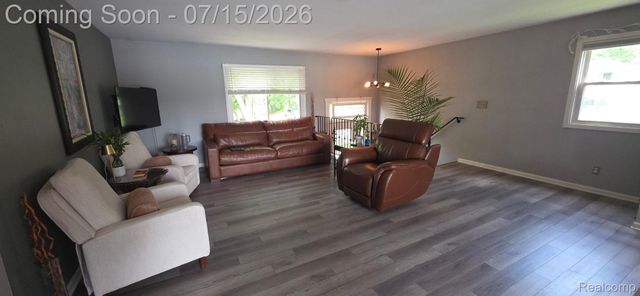 3285 Mapledale Street, Commerce Charter Township, MI 48382