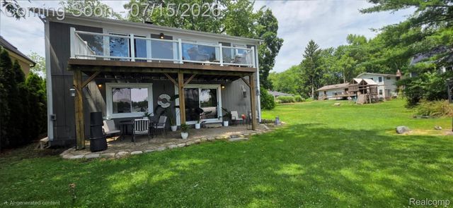 3285 Mapledale Street, Commerce Charter Township, MI 48382