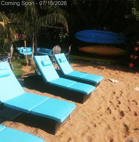 3285 Mapledale Street, Commerce Charter Township, MI 48382