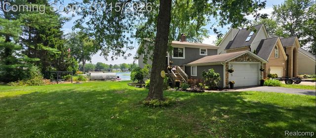 3285 Mapledale Street, Commerce Charter Township, MI 48382