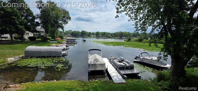 3285 Mapledale Street, Commerce Charter Township, MI 48382