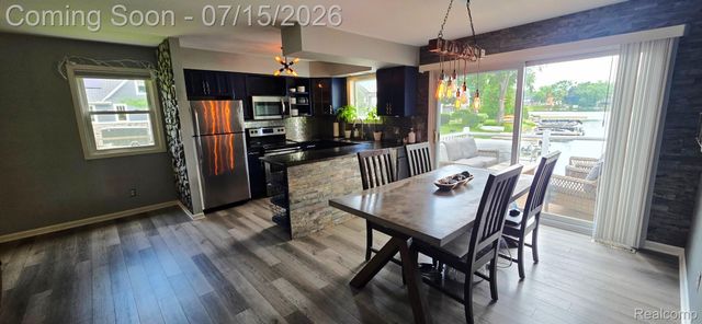 3285 Mapledale Street, Commerce Charter Township, MI 48382