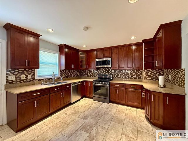 44 Drake Road, Somerset, NJ 08873