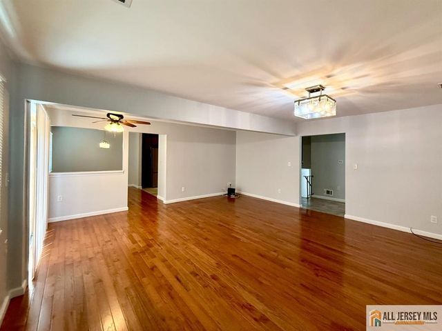 44 Drake Road, Somerset, NJ 08873