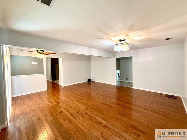 44 Drake Road, Somerset, NJ 08873