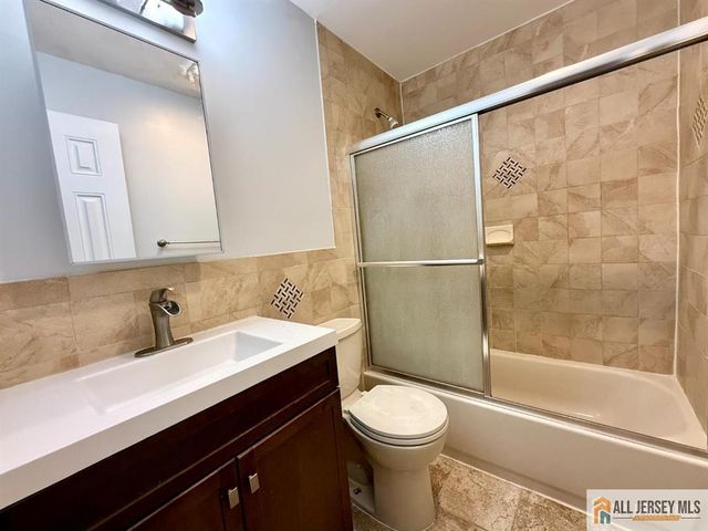 44 Drake Road, Somerset, NJ 08873