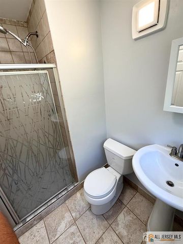 44 Drake Road, Somerset, NJ 08873