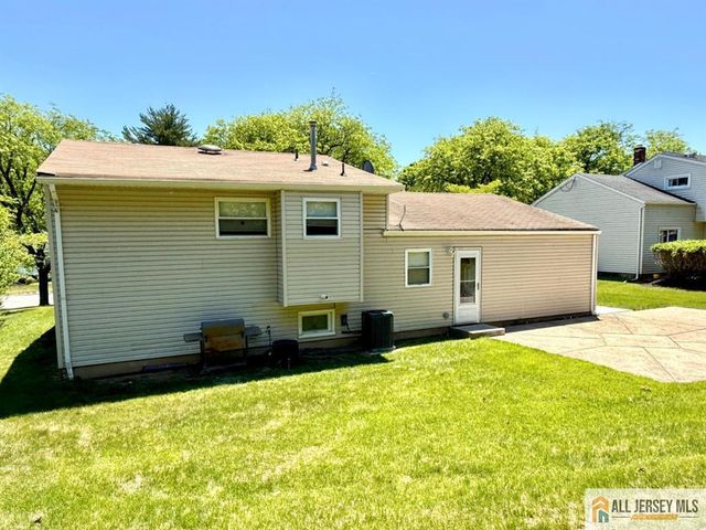 44 Drake Road, Somerset, NJ 08873