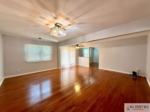 44 Drake Road, Somerset, NJ 08873