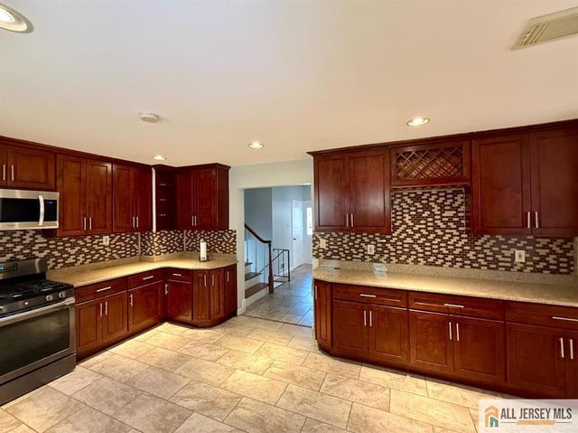 44 Drake Road, Somerset, NJ 08873